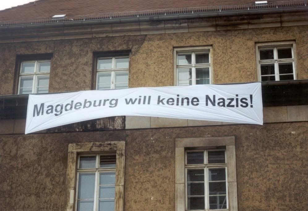 Banner an einer Häuserwand mit dem Schriftzug: "Magdeburg will keine Nazis!"